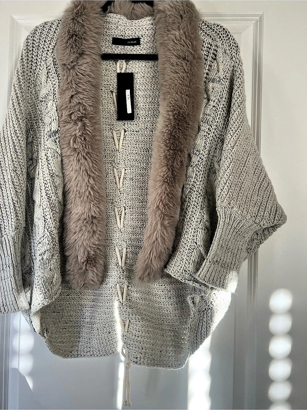 On Blue Knit Fur Collar Ruana Gray Knit NWT. One Size